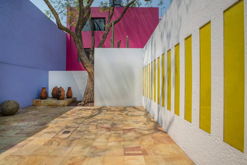 Casa-Gilardi-Mexico-City-Luis-Barragan-ArchEyes-2.jpg